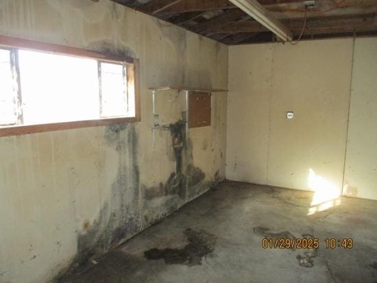 125 N Anderson Rd, New Lenox, IL 60451 - below grade area with a garage