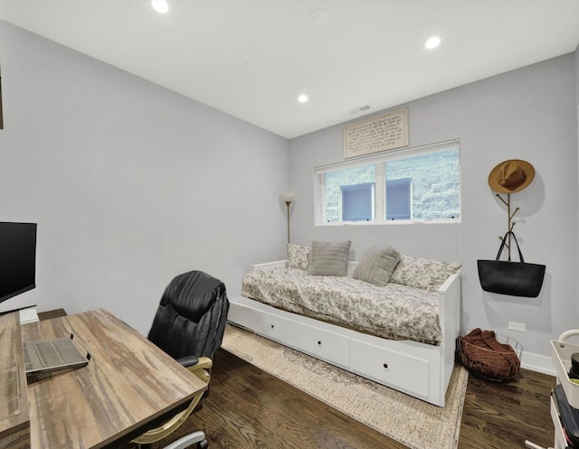 home office with baseboards, dark wood finished floors, visible vents, and recessed lighting