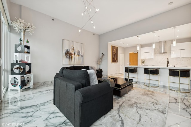 living room with an inviting chandelier and sink