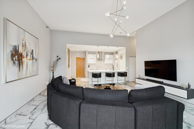 living room featuring sink and a notable chandelier