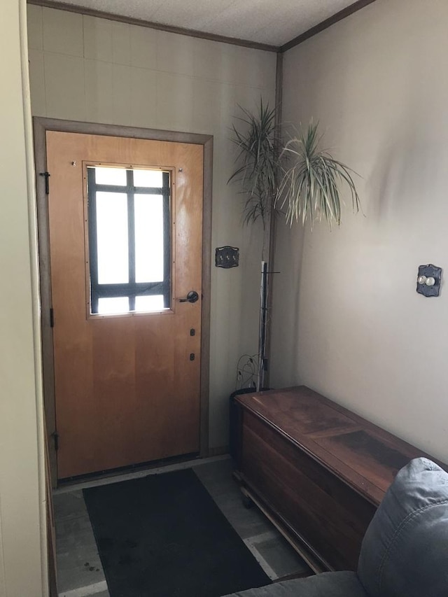 entryway featuring crown molding