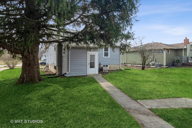 view of front of property featuring central AC unit and a front lawn