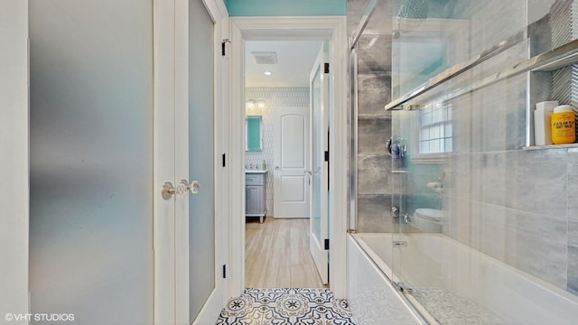 bathroom with tiled shower / bath combo