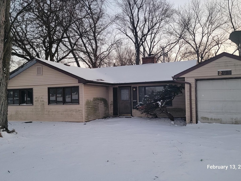 single story home featuring a garage