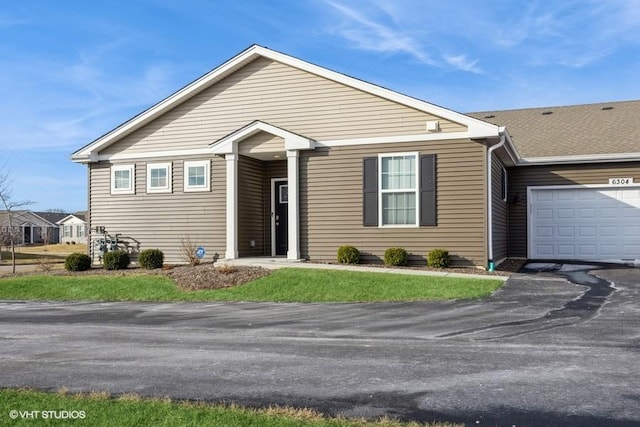 view of front facade featuring driveway and an attached garage