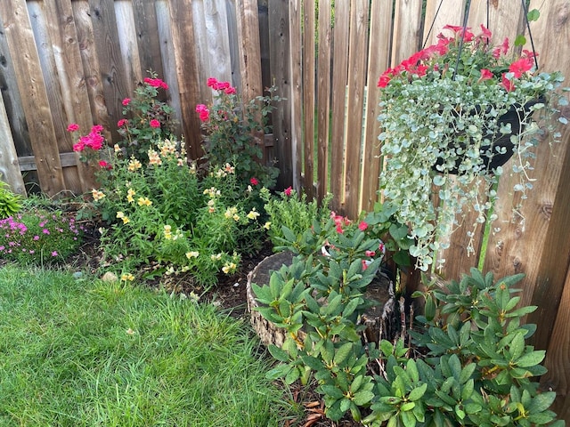 exterior details featuring fence