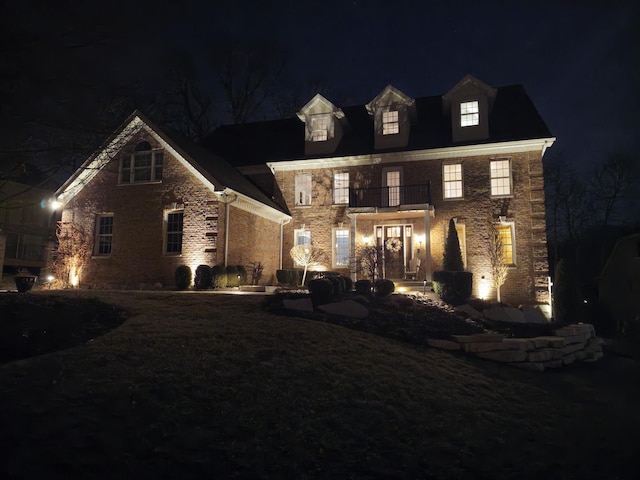 view of front of property featuring a balcony