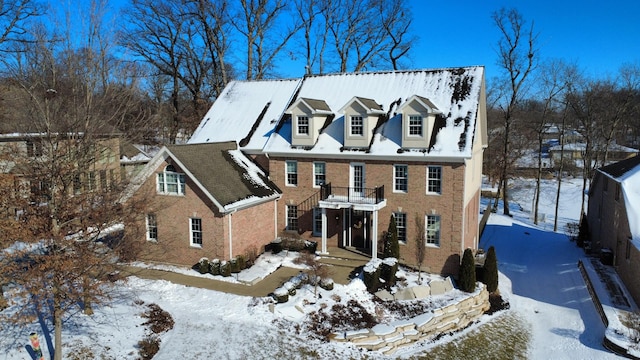 view of front of home featuring a balcony