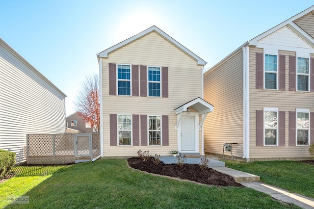 view of front of property featuring a front yard