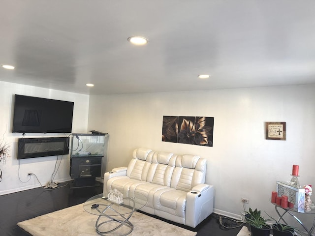 living area featuring recessed lighting and baseboards