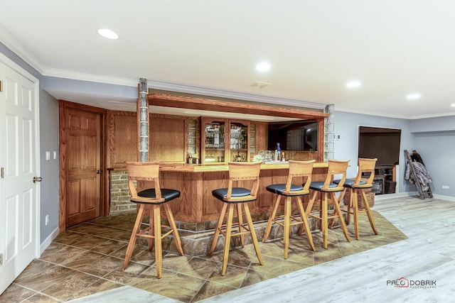 bar featuring visible vents, baseboards, ornamental molding, recessed lighting, and wet bar