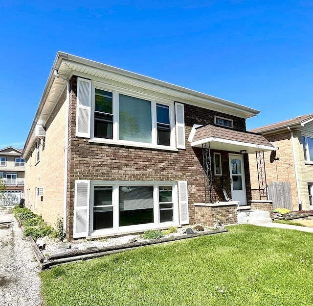 view of front facade with a front lawn