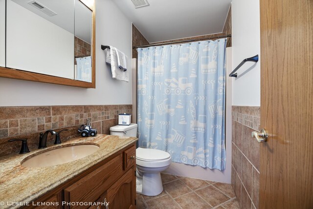 15022 S Woodcrest Ave, Homer Glen, IL 60491 - full bath featuring tile walls, vanity, tile patterned flooring, and a wainscoted wall