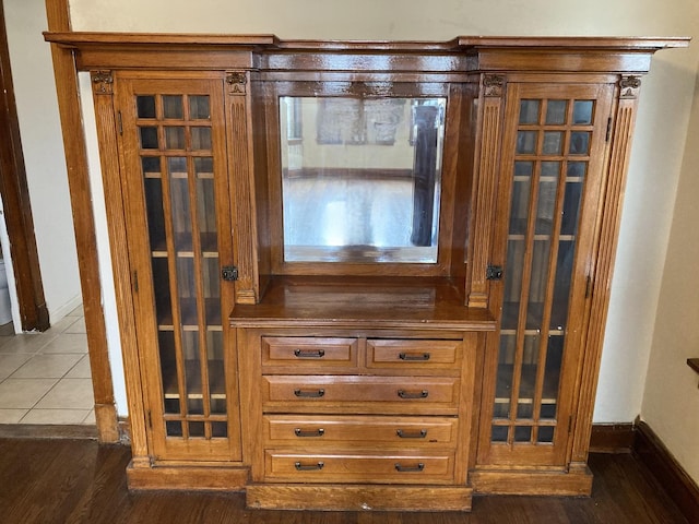 details featuring hardwood / wood-style floors