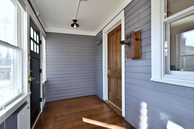 entrance to property featuring a porch