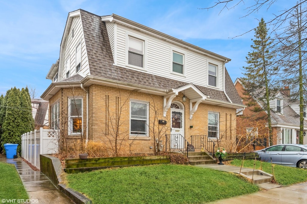 6337 W Holbrook St, Chicago, IL 60646 - view of front of house with a front yard