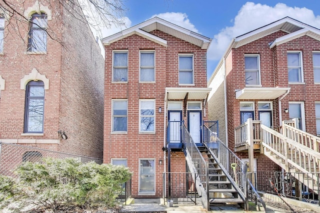 view of front facade featuring brick siding