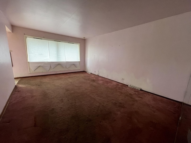 spare room featuring carpet floors