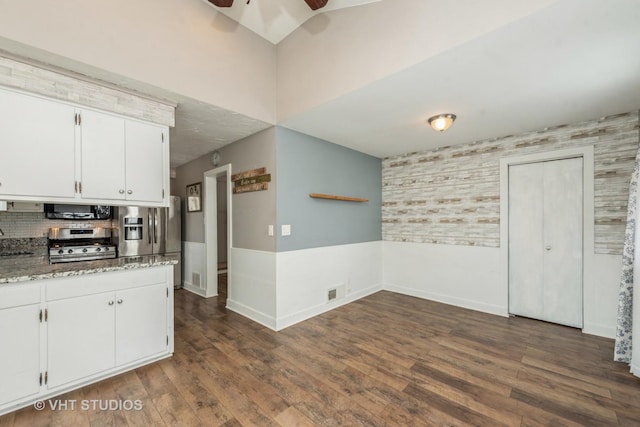 kitchen with dark wood-style floors, open shelves, appliances with stainless steel finishes, a ceiling fan, and white cabinetry