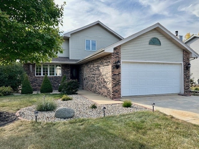 view of front of home featuring a garage and a front yard