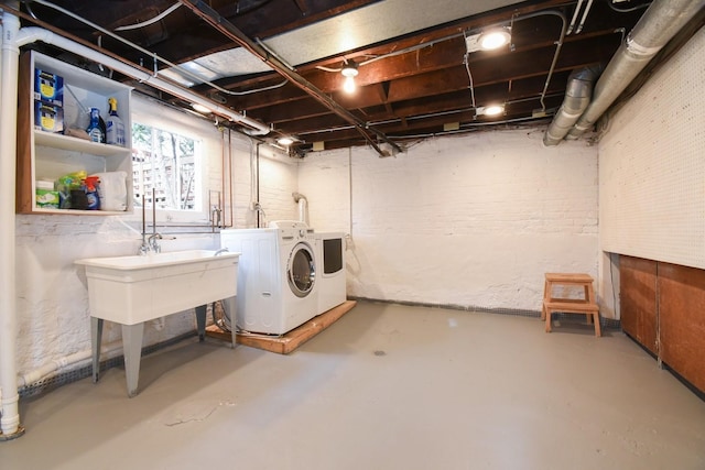 basement featuring washer and clothes dryer