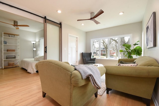 living area with a ceiling fan, light wood-type flooring, and recessed lighting