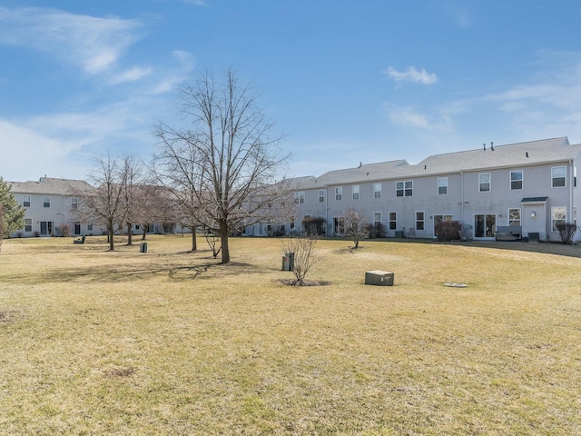 view of yard featuring a residential view