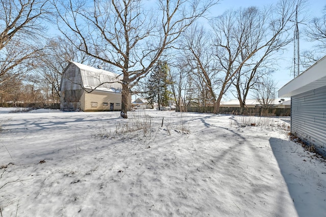 view of yard layered in snow