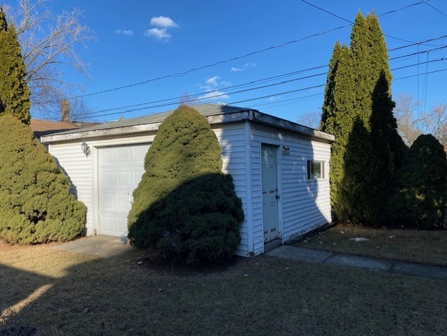 view of detached garage