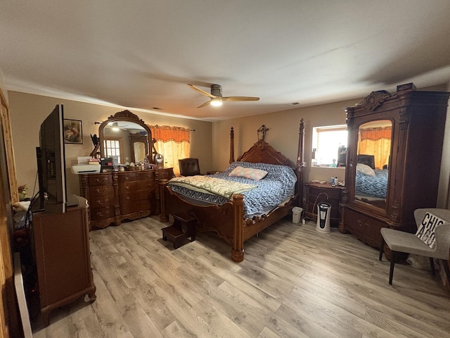 bedroom featuring ornamental molding, light hardwood / wood-style floors, and ceiling fan