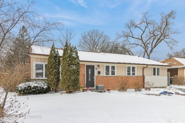 ranch-style house featuring cooling unit