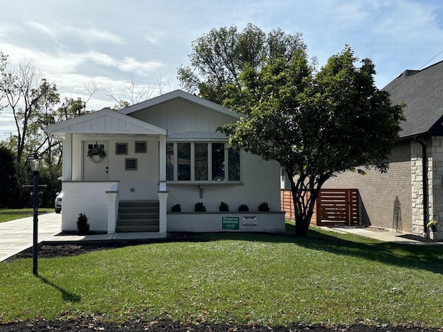 view of front of house featuring a front yard and brick siding