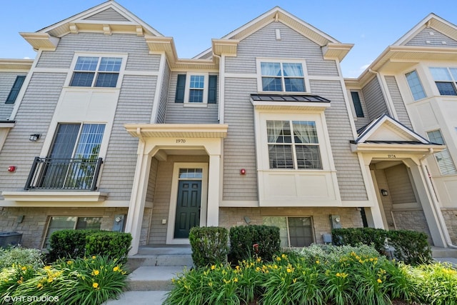 townhome / multi-family property with stone siding