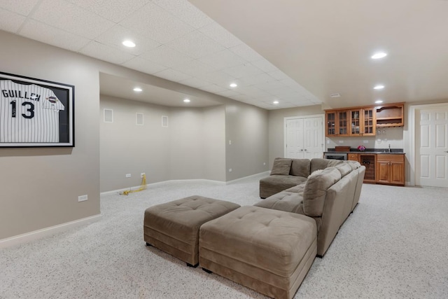 living room with wet bar, a paneled ceiling, baseboards, and recessed lighting