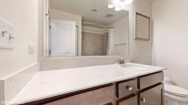 bathroom featuring visible vents, toilet, a shower with shower curtain, and vanity