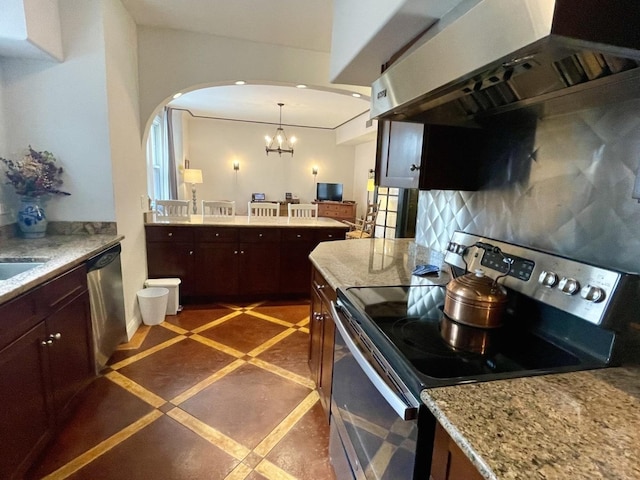 kitchen with arched walkways, a notable chandelier, decorative backsplash, appliances with stainless steel finishes, and exhaust hood