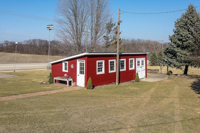 view of outdoor structure featuring an outdoor structure