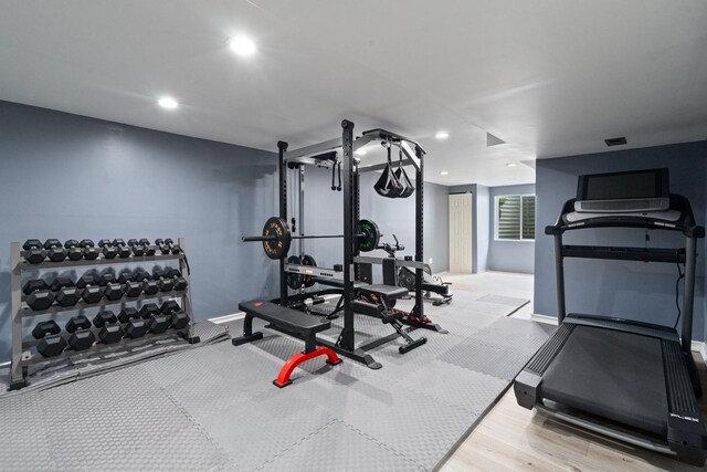 workout area featuring recessed lighting, baseboards, visible vents, and wood finished floors