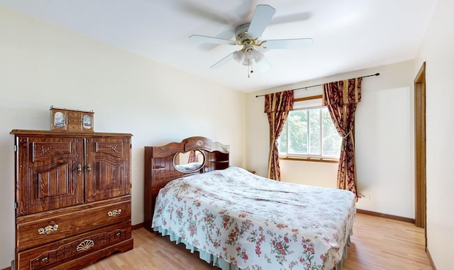 bedroom featuring light wood-style floors, baseboards, and a ceiling fan