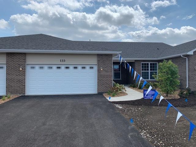 486 Ridge Ln, Bolingbrook, IL 60440 - single story home with a garage