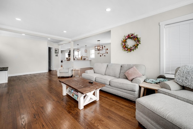 living area featuring recessed lighting, crown molding, dark wood-type flooring, baseboards, and an inviting chandelier