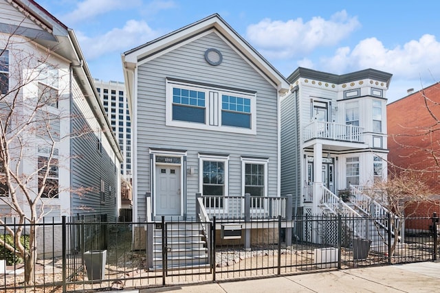 view of front of home with a fenced front yard