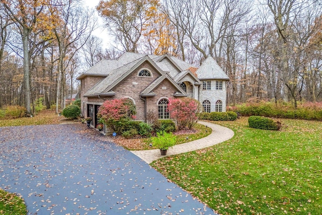 view of front of house with a front lawn