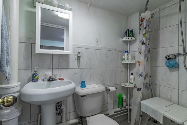 full bath featuring tiled shower, tile walls, and toilet