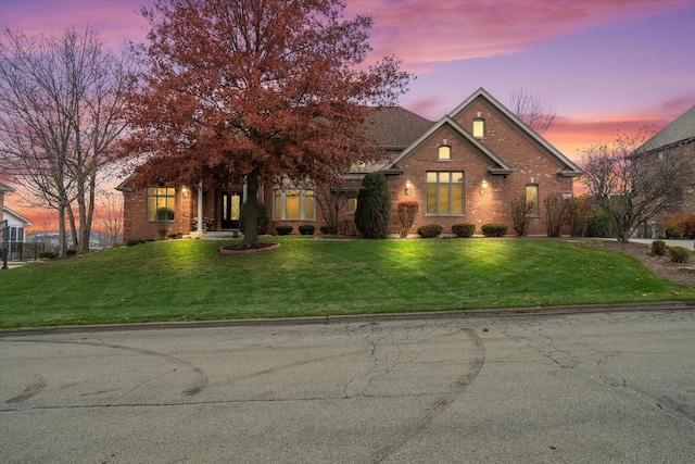 view of front facade with a yard