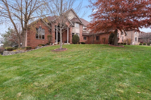 view of front of property featuring a front yard