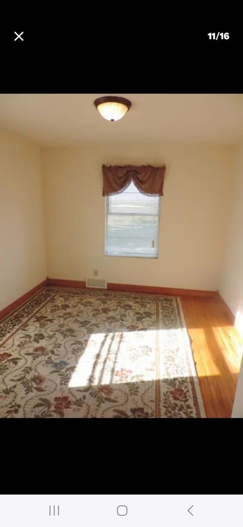 unfurnished room with visible vents and baseboards