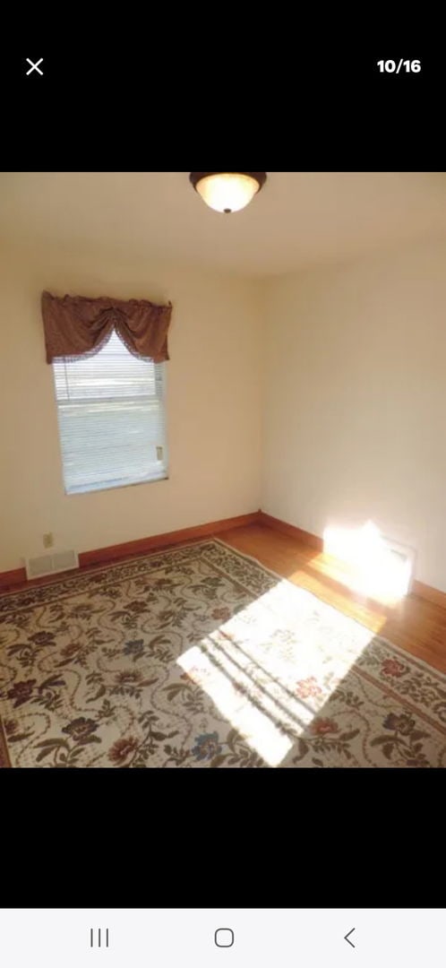 empty room with visible vents and baseboards