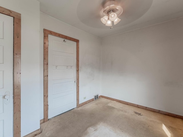 empty room with ceiling fan