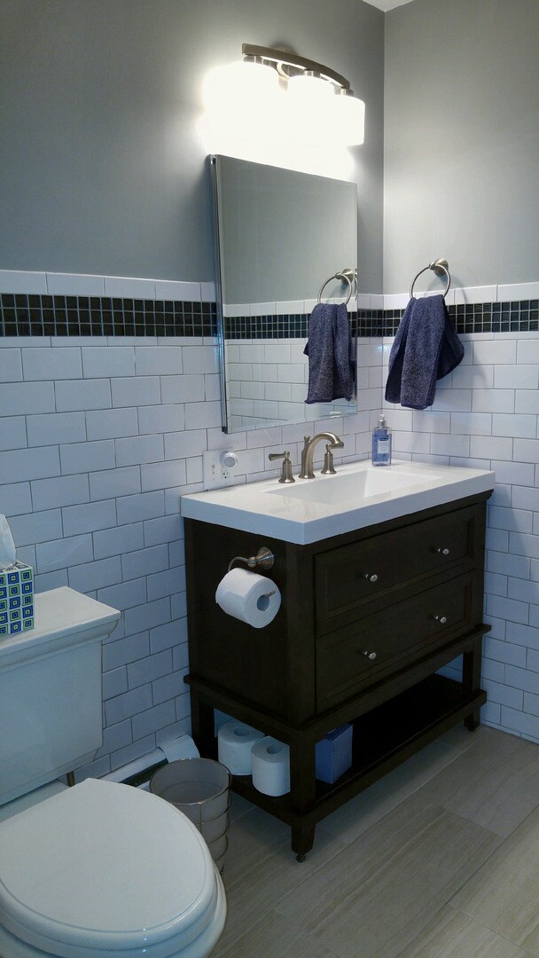420 N Marion St, Oak Park, IL 60302 - bathroom featuring vanity, toilet, and tile walls